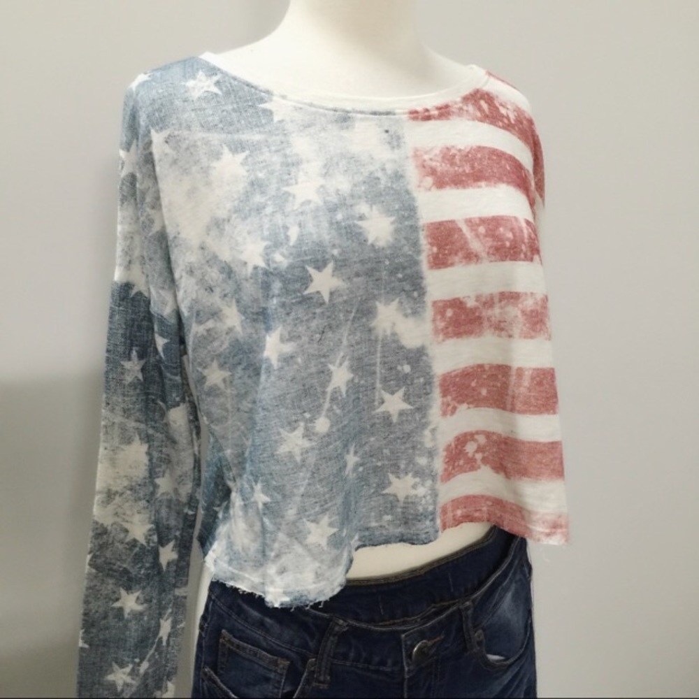 THE RED AND BLUE CROP TOP IS IN THE HOUSE - Picture 3 of 4